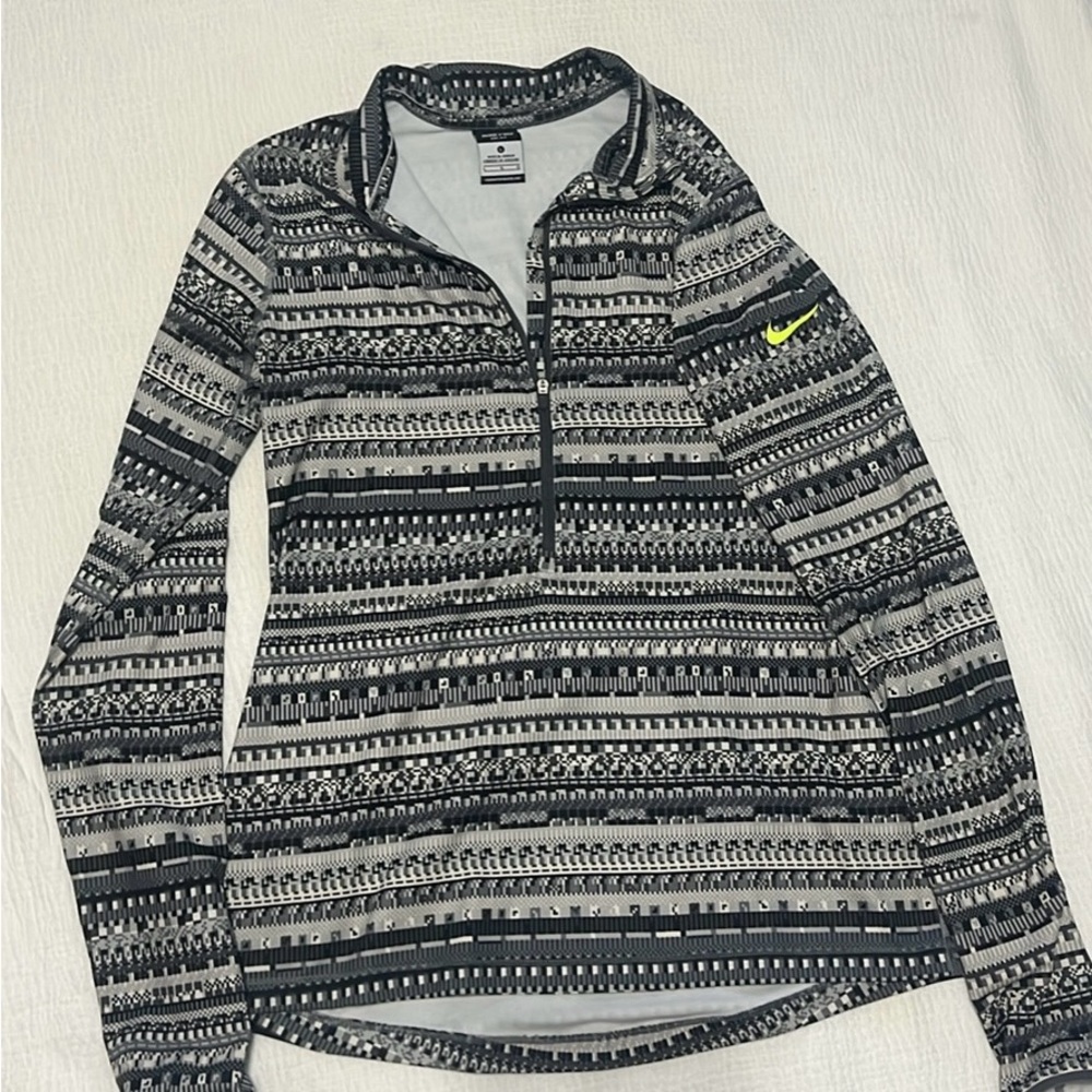 Nike Black and Gray Patterned Jacket